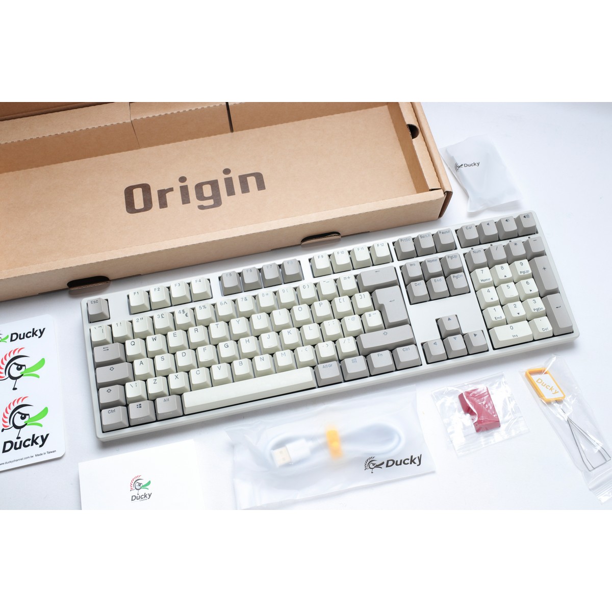 Ducky - Ducky Origin USB Mechanical Gaming Keyboard Cherry MX Silent Red - Vintage UK Lay